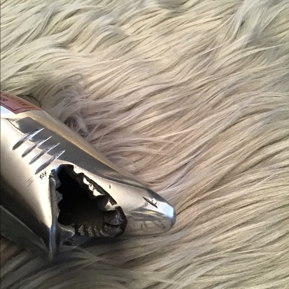 - SHARK Bottle Opener 🦈 - Picture 4 of 5